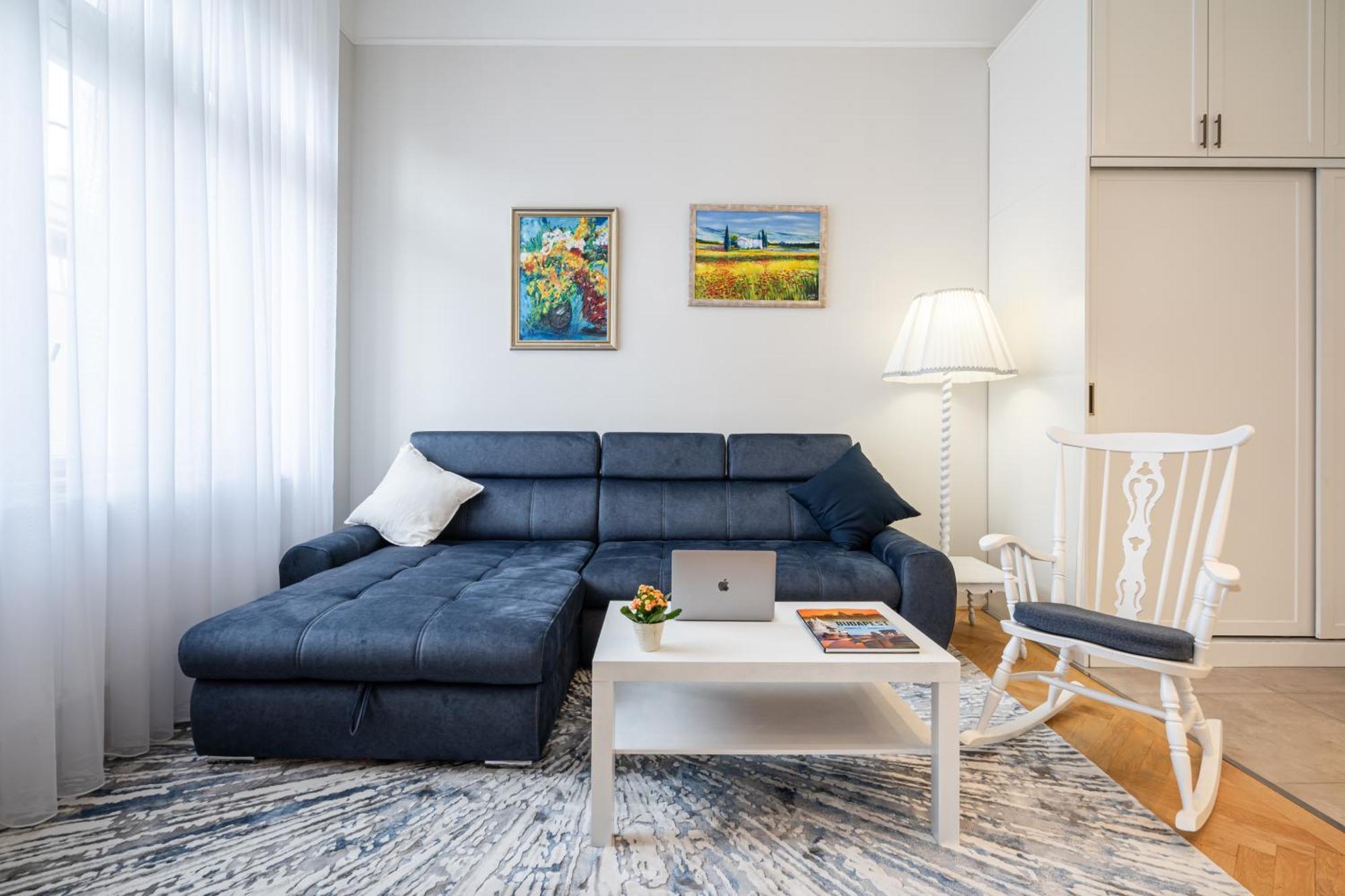 Apartment Nirvana Niche